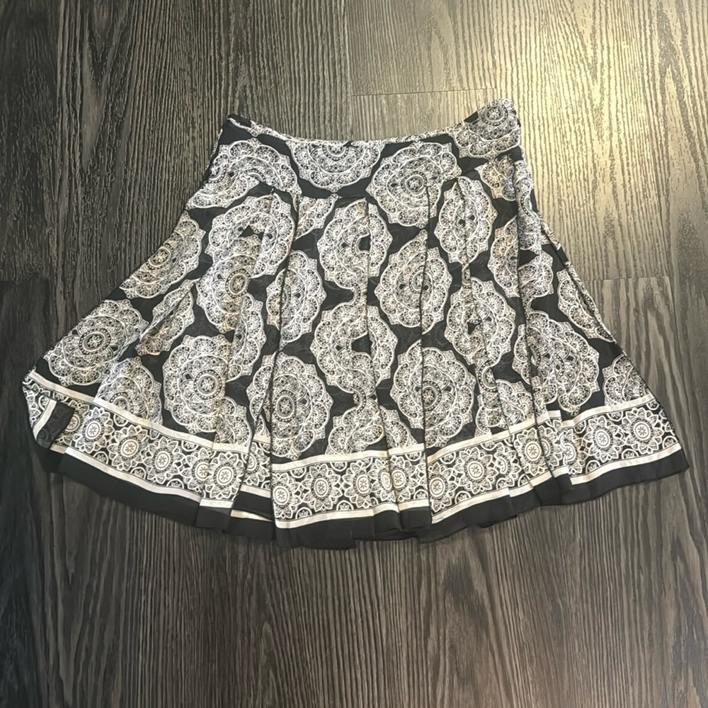 🍍WHITE HOUSE BLACK MARKET SHEER SKIRT🍍SZ 6🍍